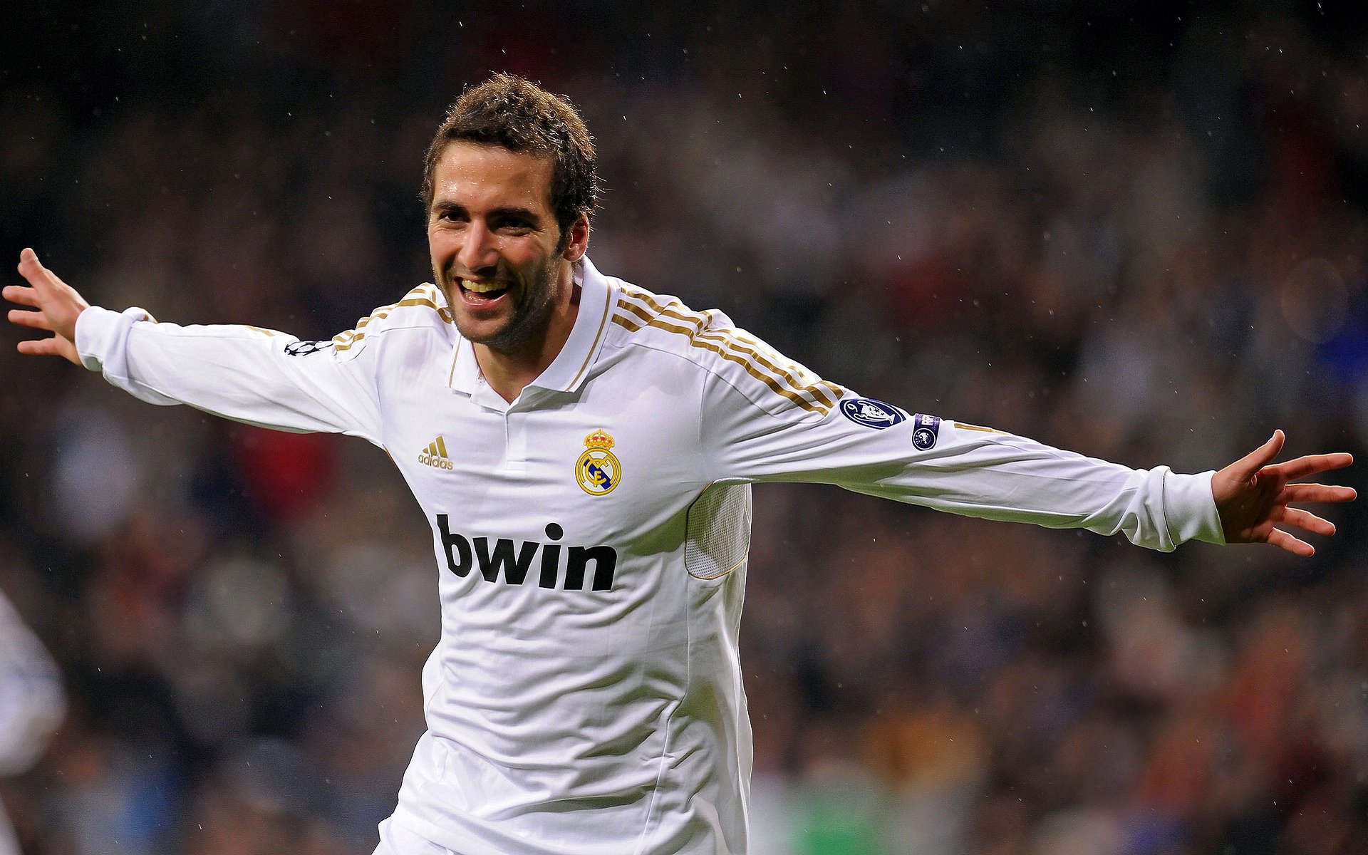 楚阿梅尼惊天远射点燃巨龙，葡萄牙主场完胜塞维利亚展现战术压制